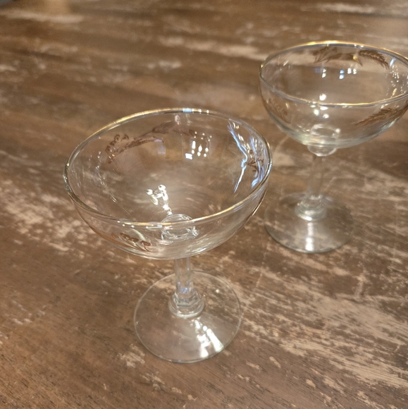 2 Gold Leaf Stemware - Picture 7 of 15